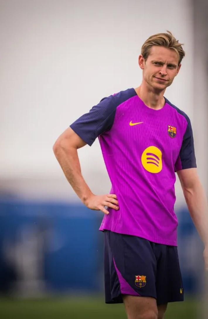 了一年多的, 加了与队友, 这位中场球 了一年多的, 加了与队友, 这位中场球