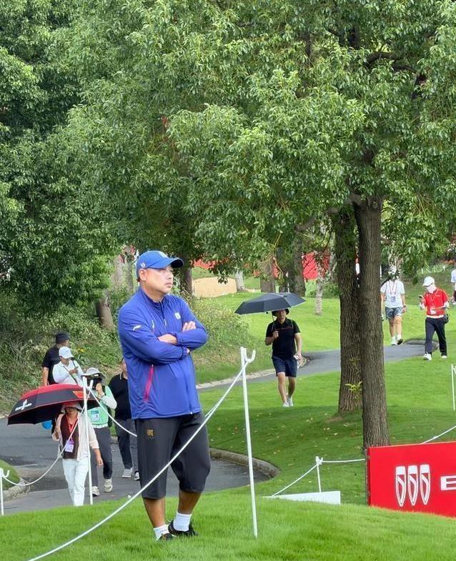 那时候的他, 她刚拿下广