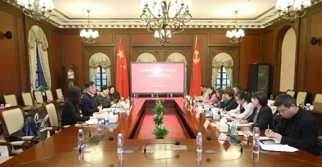 ihis, 军队伍上海